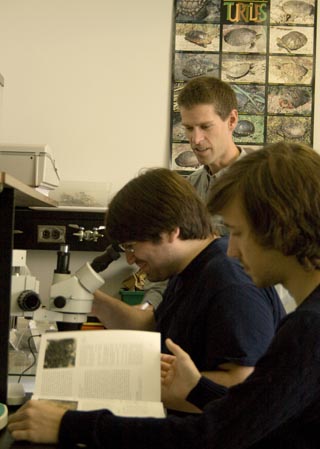 Prof. Matt Updyke and students discuss their lichen study. | Photo by Bethany Foltz