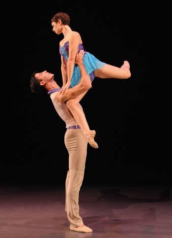 Oscar Carrillo and Molly McMullen perform Alan Hineline's Twist in Contemporary Choreographers | Photo by Drew Yenchak