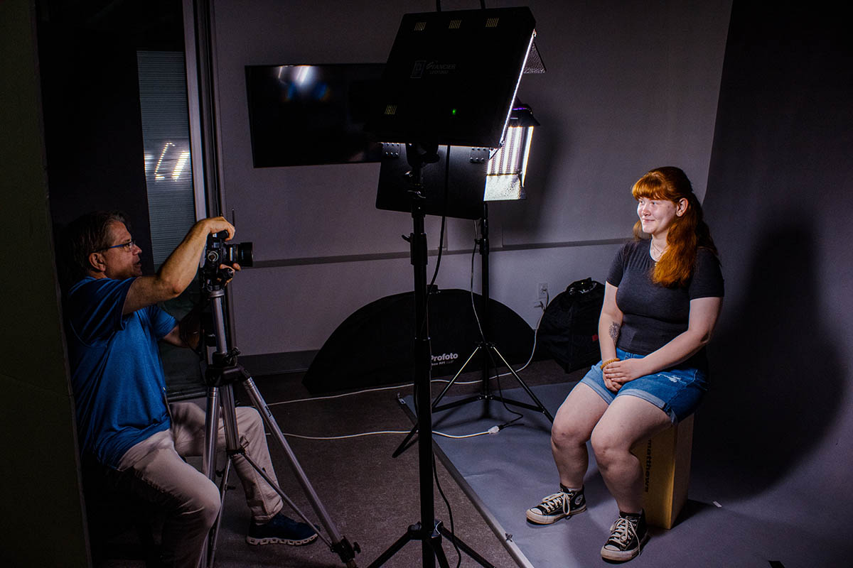 Students work with Instructor Richard Kelly at the Photography Summer Workshop. Photo | Nadia Jones