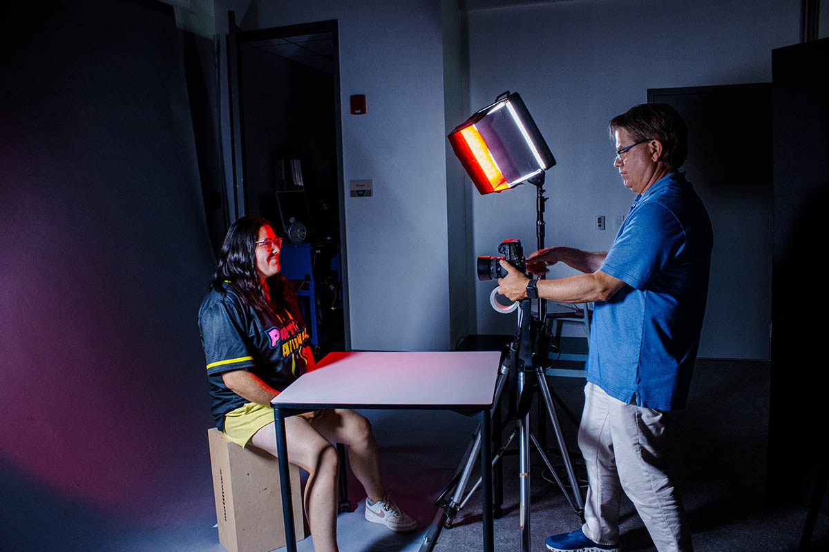 Students work with Instructor Richard Kelly at the Photography Summer Workshop. Photo | Nadia Jones