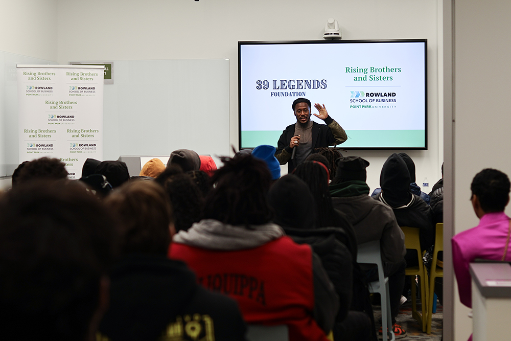 Willie Parker speaks to students in the CMI on Point Park's campus. Photo by Natalie Caine.