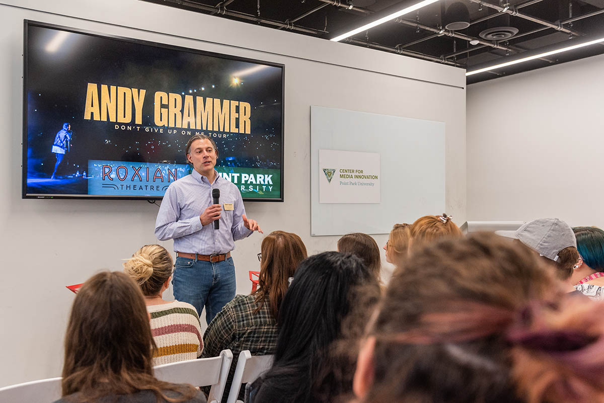 Andrew Conte introduces singer and songwriter Andy Grammer to students in the Center for Media Innovation. Photo | Nick Koehler