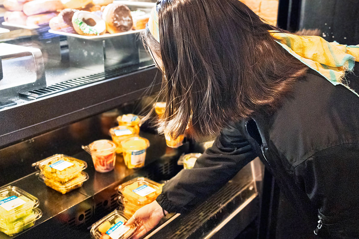 Student chooses food at Point Perk.